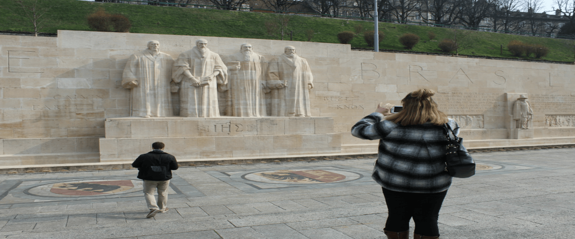 students in front of statues