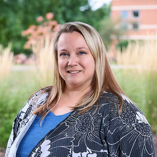 Beth Peters's headshot