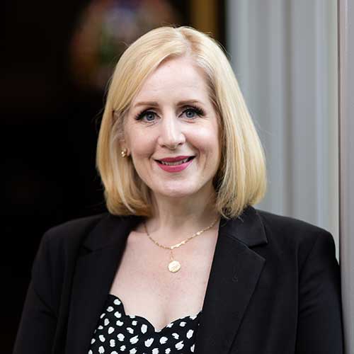 Wendy Hinton's headshot